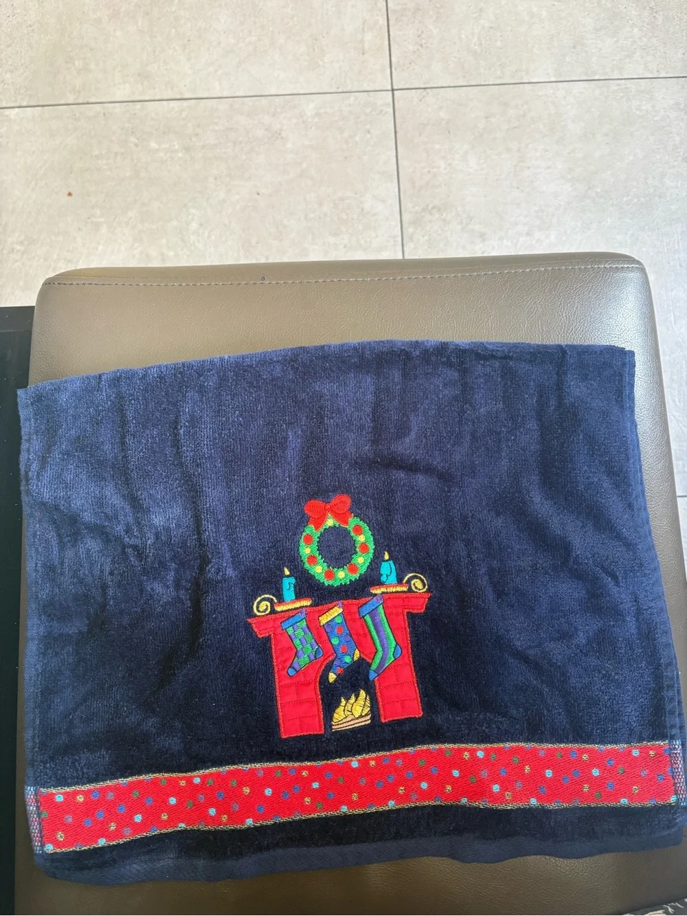 Cozy And Soft Christmas Hand Towel With Fireplace And Stockings